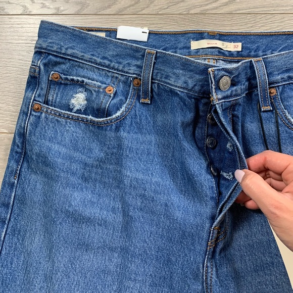 Levi’s Wedgie High Rise Distressed Raw Hem Jeans - Picture 7 of 14